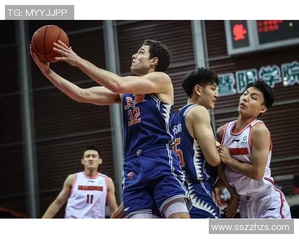 上海篮球队在城市联赛中的灵活性表现与战术创新分析